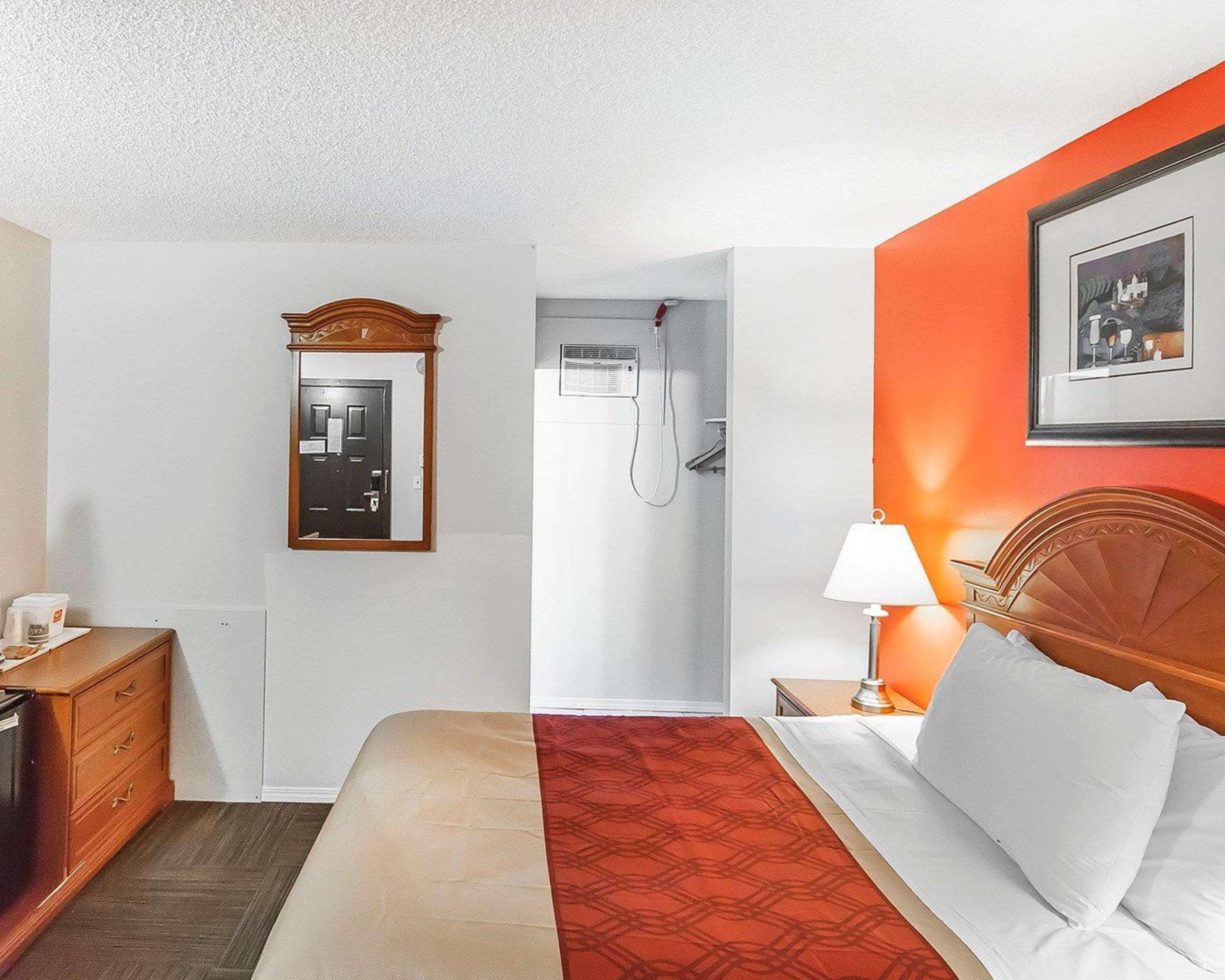 Econo Lodge Inn & Suites Drumheller Exterior photo